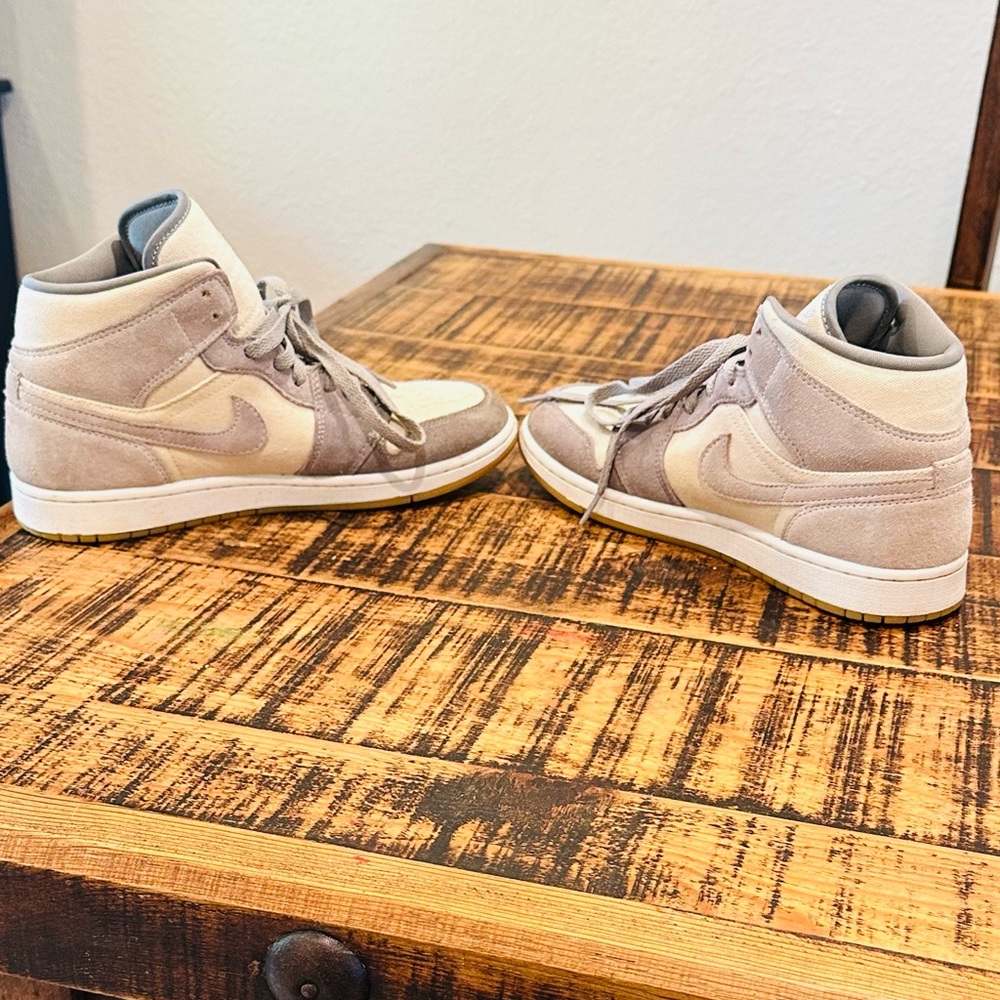 AIR JORDAN 1 MID SE COCONUT MILK GUM MENS BASKETBALL SHOES - Picture 2 of 13